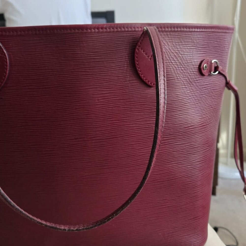 Louis Vuitton Neverfull MM Epi Leather Burgundy Tote Bag with Pouch